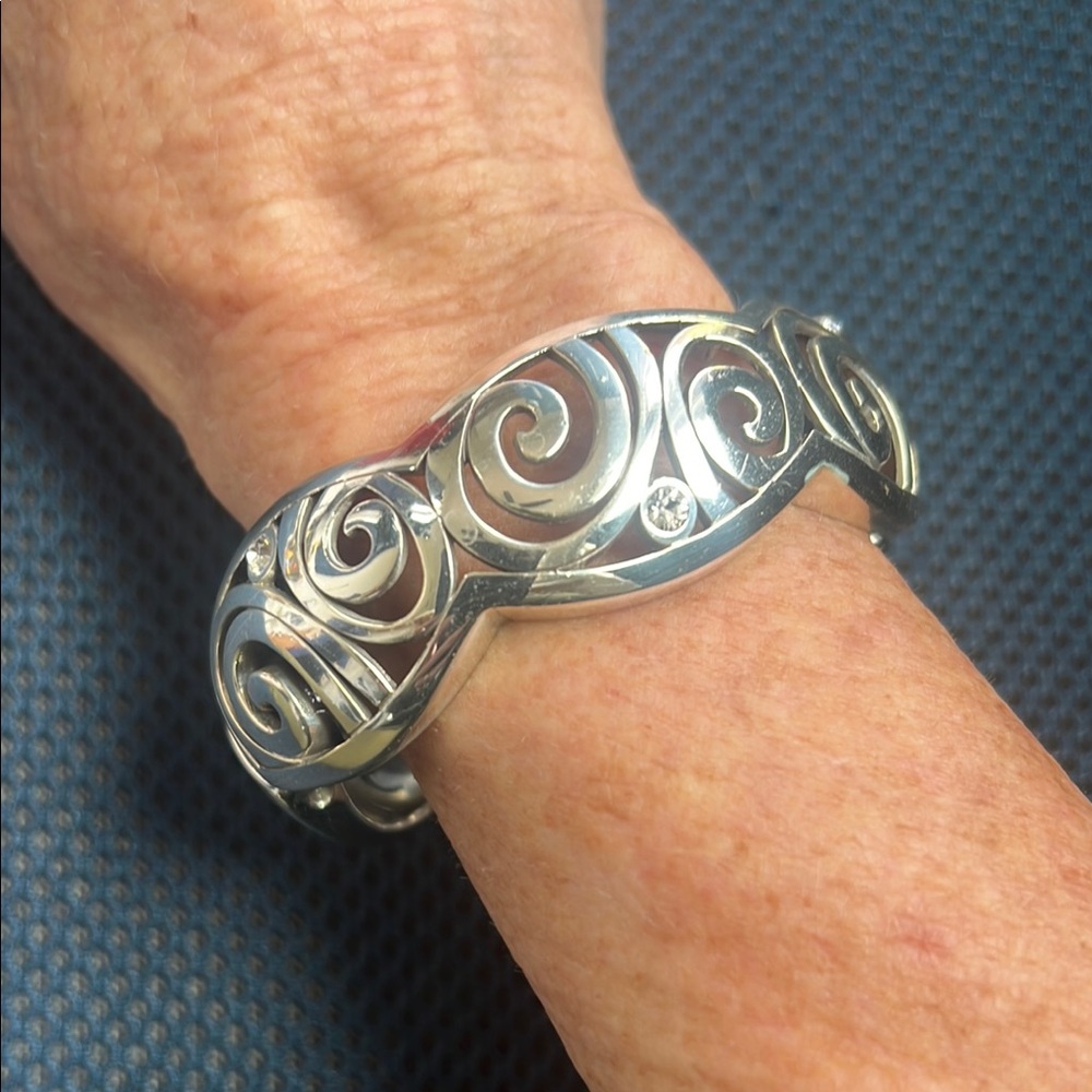 Brighton London groove hinged magnetic closure Silver Swirl Bracelet
Retired